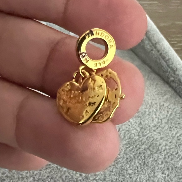 PANDORA Disney Cinderella's Carriage & Heart Double Dangle Charm - Picture 3 of 8